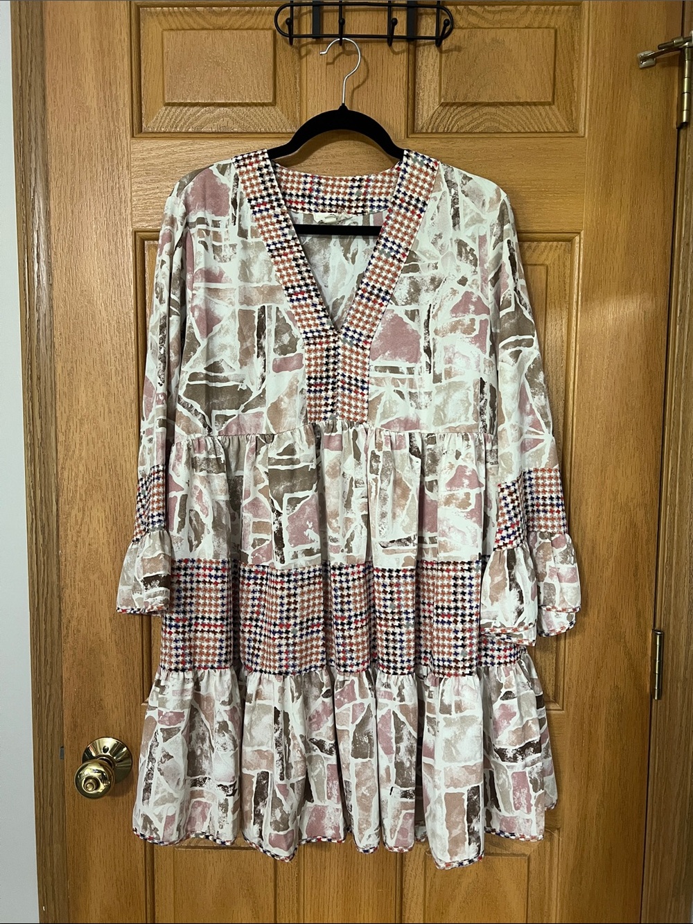 entro Blush and Taupe Tiered V-Neck Floral-Abstract Dress